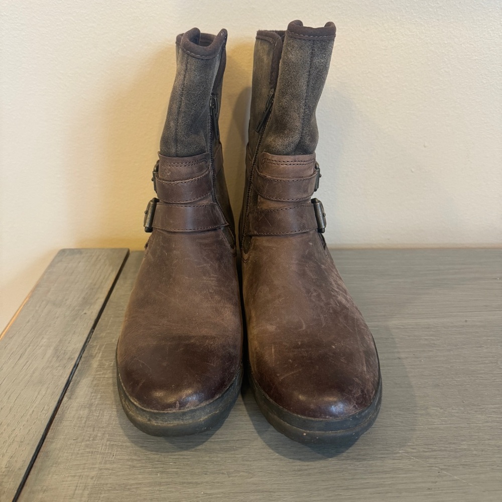 UGG Simmens Waterproof Leather Boots – Brown Size 8 Zip - Picture 3 of 7
